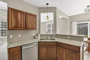 1370 N Yorkshire Dr, Grandview Heights, OH 44147 - Photo 19
