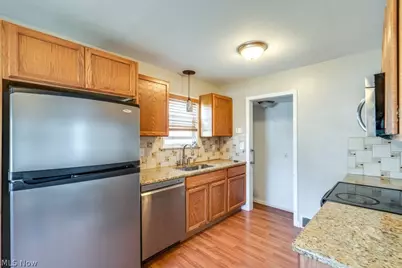 407 E 330th Street, Willowick, OH 44095 - Photo 9