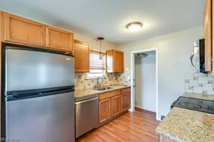 407 E 330th St, Willowick, OH 44095 - Photo 9