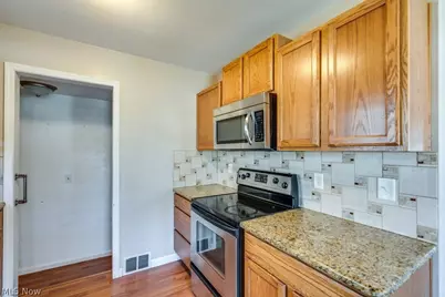 407 E 330th Street, Willowick, OH 44095 - Photo 7