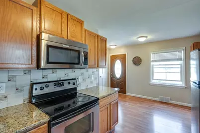 407 E 330th Street, Willowick, OH 44095 - Photo 11