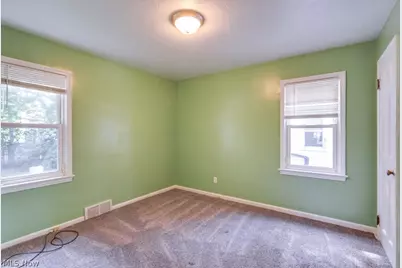 407 E 330th Street, Willowick, OH 44095 - Photo 15
