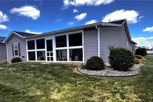 703 Oak Tree Ln, Belpre, OH 45714 - Photo 3
