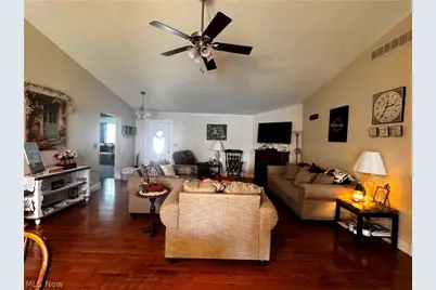 703 Oak Tree Lane, Belpre, OH 45714 - Photo 7