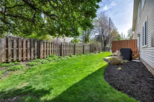 63 Sunset Cove Cir, Eastlake, OH 44095 - Photo 5