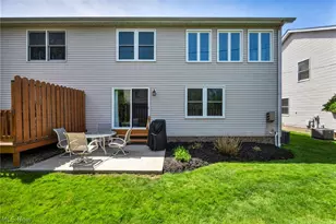 63 Sunset Cove Cir, Eastlake, OH 44095 - Photo 3