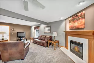 63 Sunset Cove Cir, Eastlake, OH 44095 - Photo 17