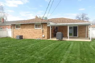 6195 Jamestown Dr, Parma, OH 44134 - Photo 3