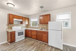 910 Ardella Ave, Akron, OH 44306 - Photo 9