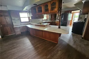 8212 White Rd, Burbank, OH 44214 - Photo 5