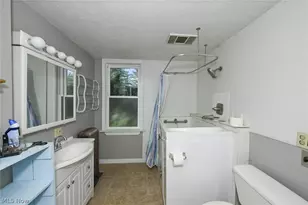 8212 White Rd, Burbank, OH 44214 - Photo 13