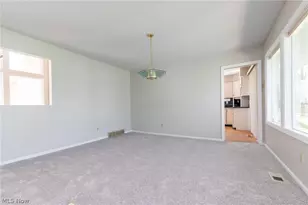 3970 E Meadow Ln, Orange Village, OH 44122 - Photo 9