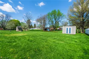 2375 Yorktown St NW, Uniontown, OH 44685 - Photo 27