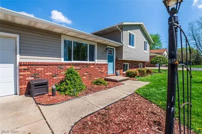 2375 Yorktown Street NW, Uniontown, OH 44685 - Photo 5