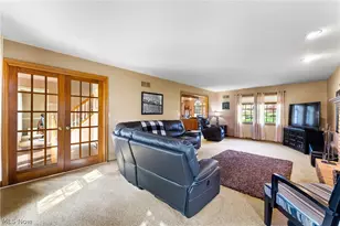 98 Jade Cir, Canfield, OH 44406 - Photo 3