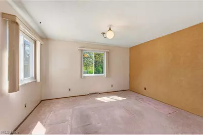 8230 Reed Avenue, Garfield Heights, OH 44125 - Photo 5