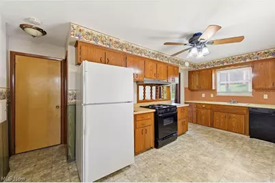 8230 Reed Avenue, Garfield Heights, OH 44125 - Photo 27