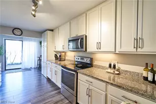 874 Hampton Ridge Dr, Akron, OH 44313 - Photo 7