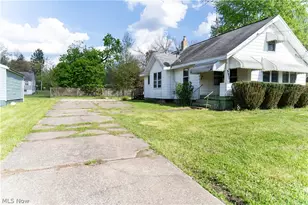 557 Sunshine Ave, Youngstown, OH 44505 - Photo 25