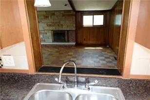 1661 Chelmsford Rd, Mayfield Heights, OH 44124 - Photo 11