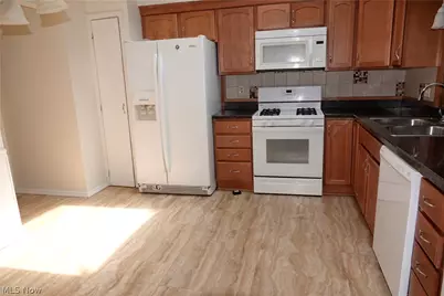 1661 Chelmsford Road, Mayfield Heights, OH 44124 - Photo 9