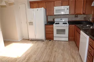 1661 Chelmsford Rd, Mayfield Heights, OH 44124 - Photo 9