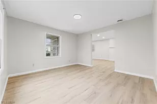 27182 Oriole Ave, Euclid, OH 44132 - Photo 9