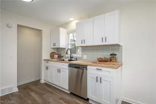 1323 29th St NE, Canton, OH 44714 - Photo 11