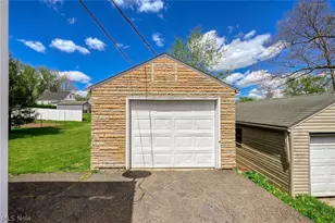 1323 29th St NE, Canton, OH 44714 - Photo 3