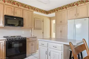 6972 Ronjoy Pl, Youngstown, OH 44512 - Photo 7