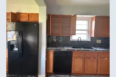 10305 S Highland Avenue, Garfield Heights, OH 44125 - Photo 9