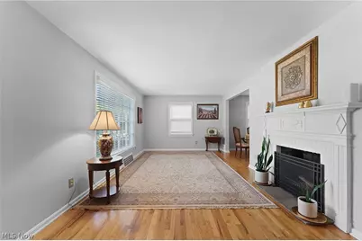 5268 Edenhurst Road, Lyndhurst, OH 44124 - Photo 3
