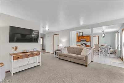 3719 Pheasants Walk, Brunswick, OH 44212 - Photo 9