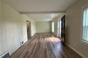 18505 Raymond St, Maple Heights, OH 44137 - Photo 3