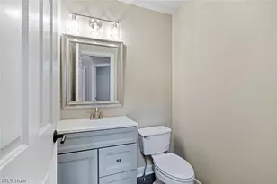 90 Lake Pointe Cir, Canfield, OH 44406 - Photo 33