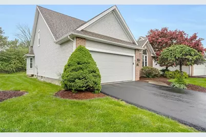 90 Lake Pointe Circle, Canfield, OH 44406 - Photo 3