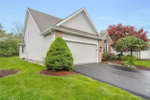 90 Lake Pointe Cir, Canfield, OH 44406 - Photo 3