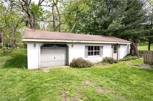 518 Hoover Pl SE, Hartville, OH 44632 - Photo 5