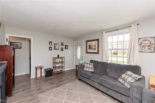 838 Warwick Dr, Sheffield Lake, OH 44054 - Photo 5