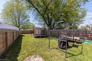 838 Warwick Dr, Sheffield Lake, OH 44054 - Photo 37
