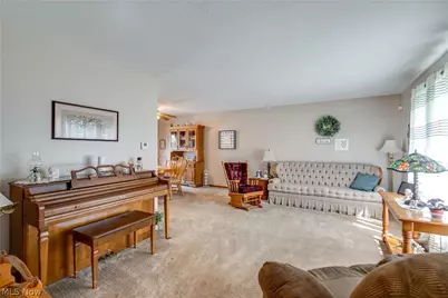 5029 Broadway Avenue NE, Louisville, OH 44641 - Photo 7