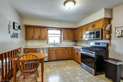 5029 Broadway Avenue NE, Louisville, OH 44641 - Photo 15
