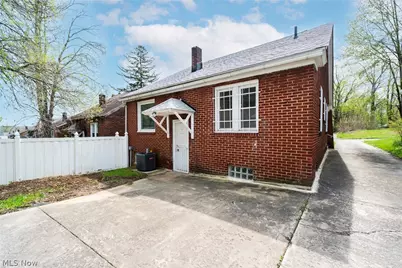130 Roslyn Drive, Youngstown, OH 44505 - Photo 3