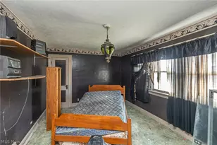 8214 Essen Ave, Parma, OH 44129 - Photo 15