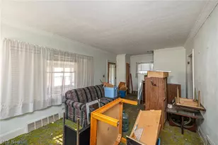 8214 Essen Ave, Parma, OH 44129 - Photo 11