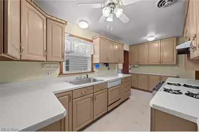 2031 W Pleasant Valley Road, Parma, OH 44134 - Photo 7