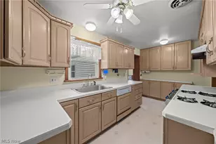 2031 W Pleasant Valley Rd, Parma, OH 44134 - Photo 7