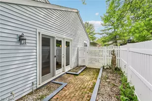 838 Lynnhaven Ln, Akron, OH 44313 - Photo 37