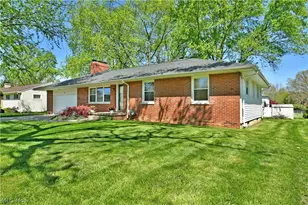 2548 Hilltop Dr, Poland, OH 44514 - Photo 3