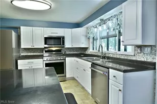 3210 Halsey Dr NE, Warren, OH 44483 - Photo 19